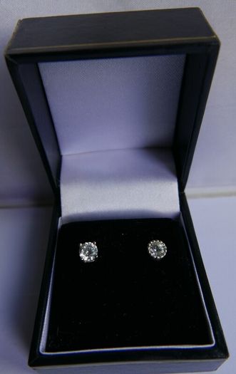 Vintage 925 Sterling Silver  cubic zirconia stunning earrings