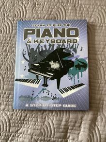 Book - Learn to play the piano & Keyboard