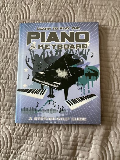Book - Learn to play the piano & Keyboard