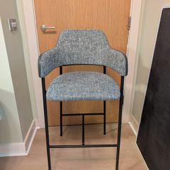 2 high stools in excellent condition