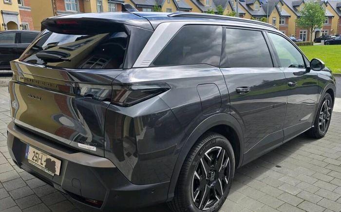 2025 Peugeot 5008 Automatic Hybrid 7 Seats
