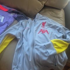 Kids liverpool jumper size L