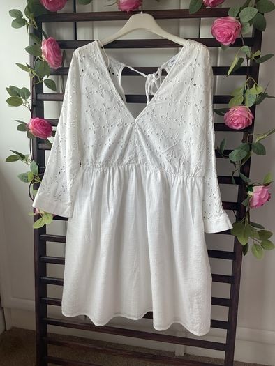 dress Zara white Broderie anglaise dress size large