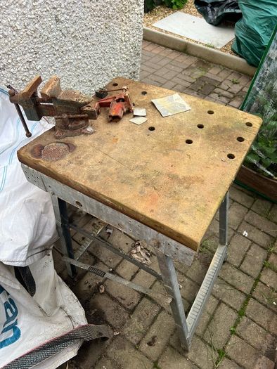 Free old school DIY table