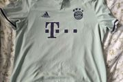 Bayern Munich 18-19 away shirt