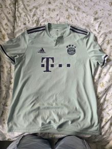 Bayern Munich 18-19 away shirt