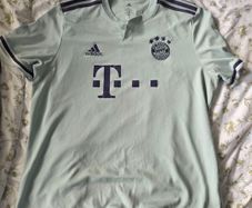 Bayern Munich 18-19 away shirt