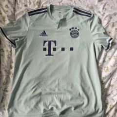 Bayern Munich 18-19 away shirt
