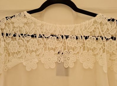 PLUS SIZE (24) White Floral Crochet Neck Top. New
