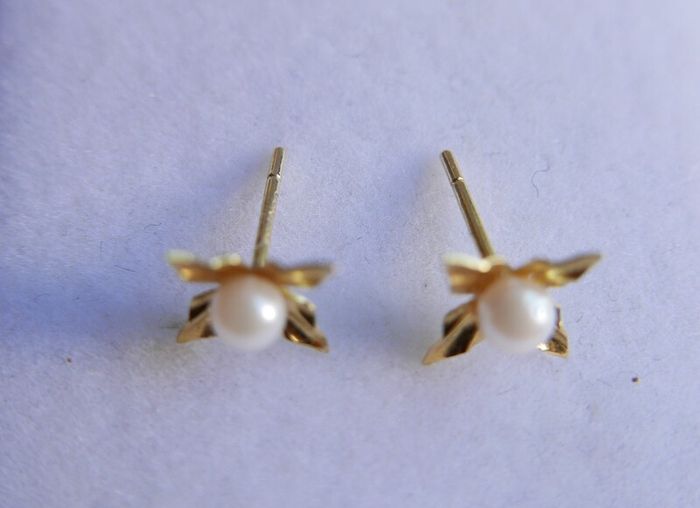 Vintage Solid 9ct Yellow Gold 375 Pearl Stud Earrings, Flower Style 0,9g