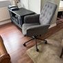 Grey office swivel chair Image 2
