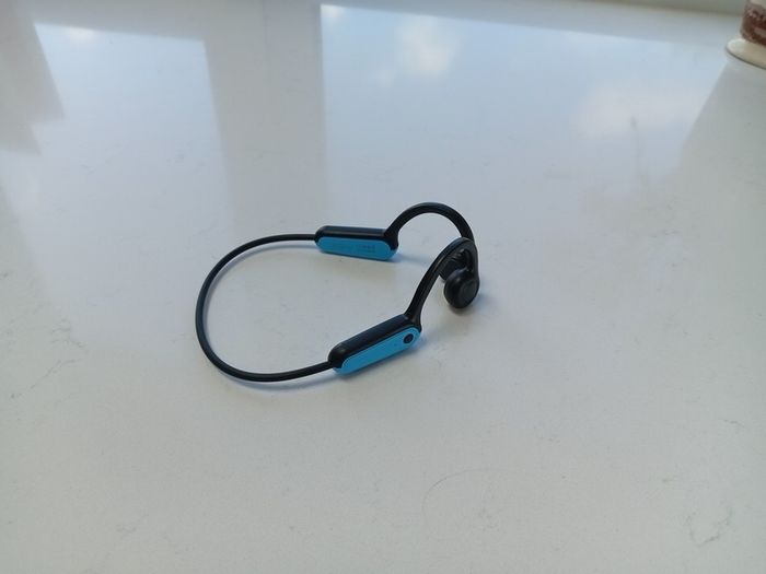 Bone conduction headphones