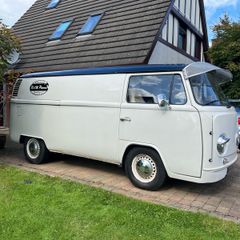 1972 Volkswagen T2 Bay window camper van panel van vintage retro