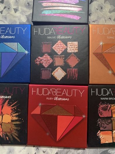 Huda beauty obsession eye shadow palette