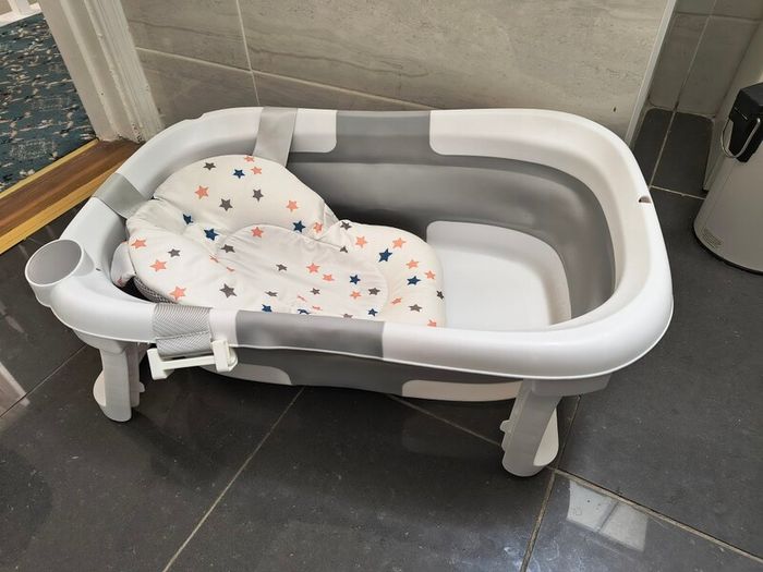 Foldable baby bath