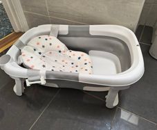 Foldable baby bath