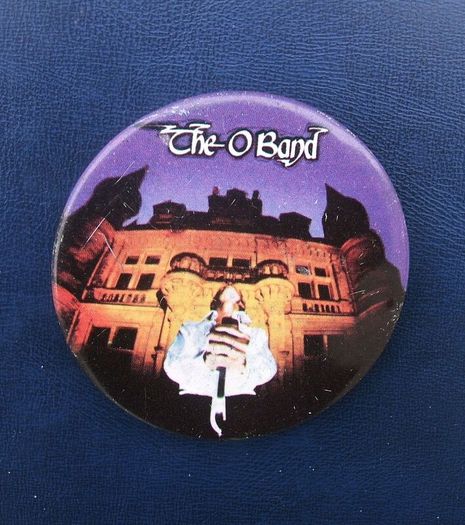THE O BAND (70's rock group) - a scarce promotional tour badge (1977). Large size 63mm diameter.