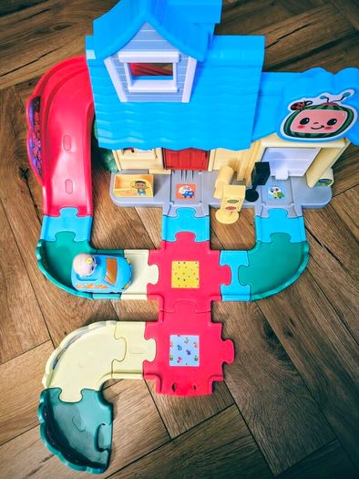 Vtech toot toot Cocomelon garage playset