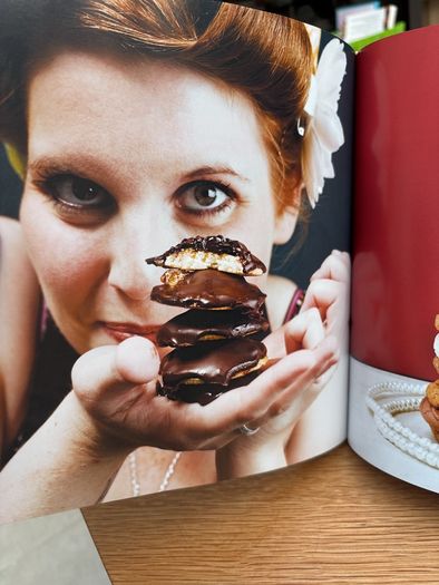 ms Cupcake vegan Cookery book