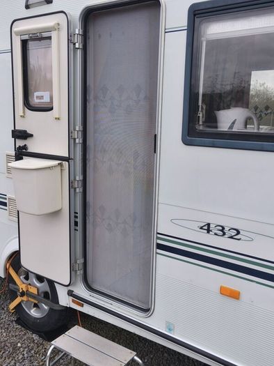 2002 Compass Omega 2 Berth & all accessories