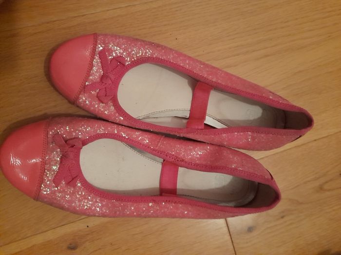 Girl's shoes
