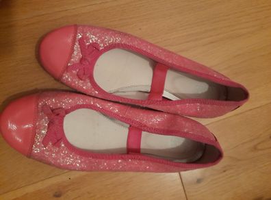 Girl's shoes