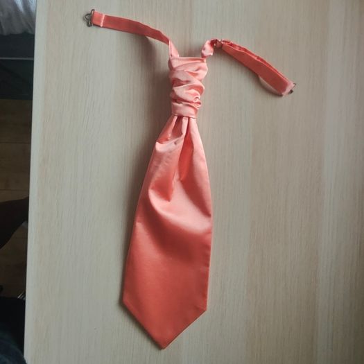 Peach tie
