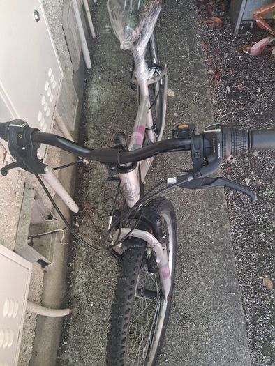 Ladies Bike 26"Wheelsw.FrontSusp.+2MountainB.+ 1VintageB.VeryGoodCondition