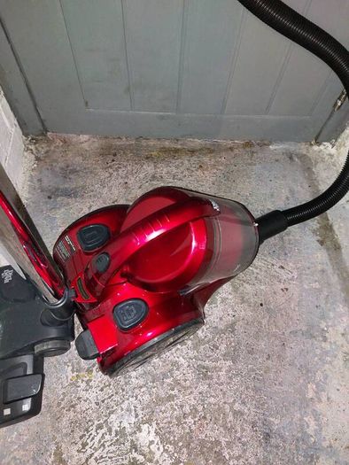 dirt devil bagless vacuum
