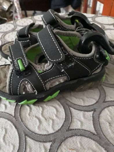 Child's Open Sandal's with Flashing Lights UK Size 6 UK .. 23 EU .. Final Price Drop