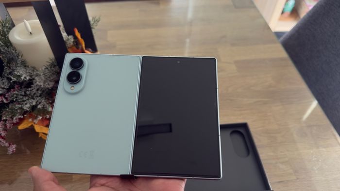 Samsung z fold 8 512 gm
