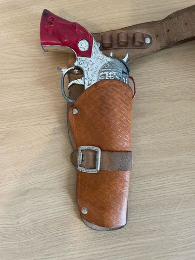 Vintage Lonestar cap guns with caps, leather  holsters with belt with cowboy hat c1960/70s
