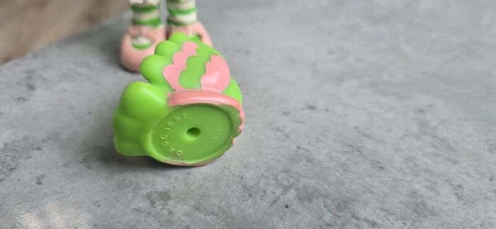 Lime Chiffon with Friend Parfait Parrot Strawberry Shortcake Doll Ccomplete outfit HTF AGC Kenner A.G.C same era as MLP G1 My Little Pony