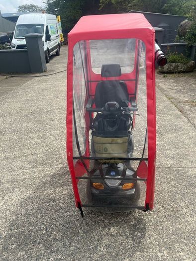 Mobility scooter with canopy