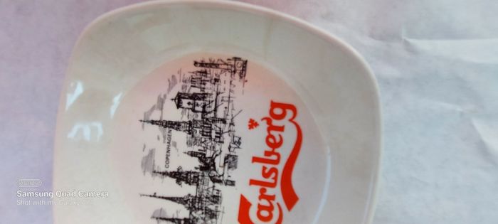 carslberg ashtray,,good condition,,pitting on glaze,,overall good, thank you, collectors item, handy for man cave, home bar etc, if buyer collects cheaper .take as is .