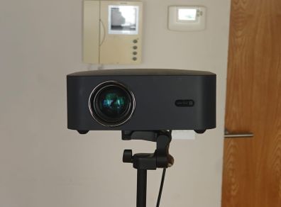 Wanbo X2 Max 1080P Smart Projector with Tripod
