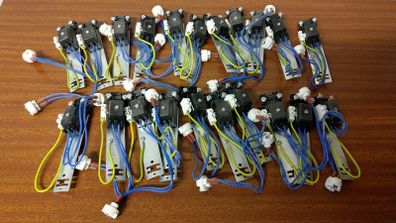 MR16 lamp holders