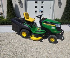 John Deere X155R Ride-On Mower  46 Hours