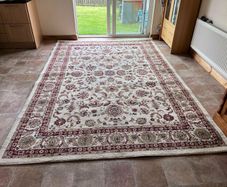 This is a Tabriz brand rug, specifically the Bergama design in ivory. 330x220 cm