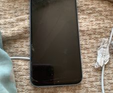 iPhone XR 1TB broken screen