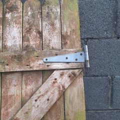 Side gates