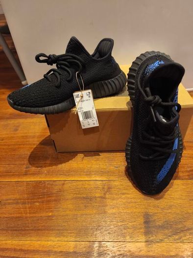 yeezy Boost 350 V2 dazzling blue ( 5/9/10 UK)