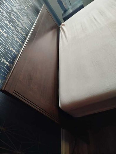 King size bed