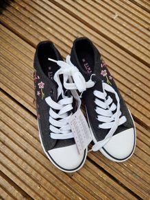 Sinsay Embroidered Trainers