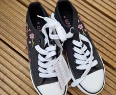 Sinsay Embroidered Trainers