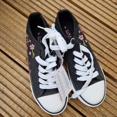 Sinsay Embroidered Trainers