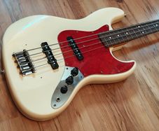 Fender Japan '62 Reissue Jazz Bass (Delivery available)