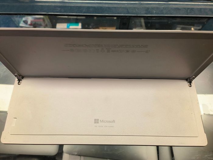 Microsoft Surface Pro 7 1866 with Intel Core i5-1035G4 (12.3-inch, 8GB RAM, 256GB SSD)