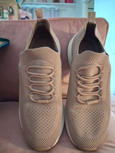 Brand new Skechers