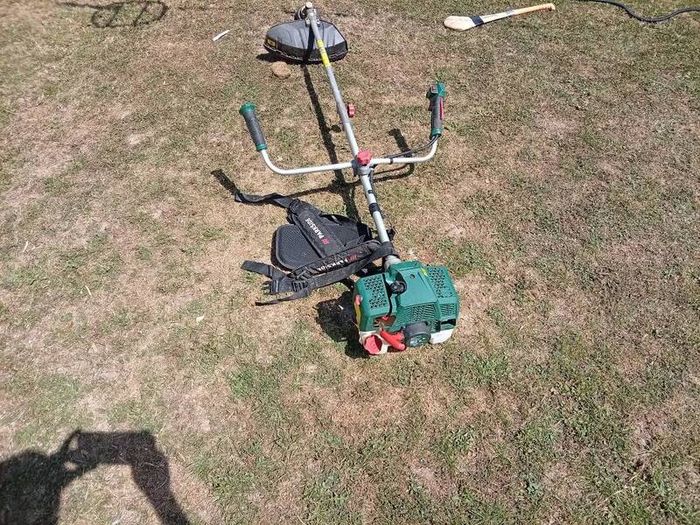 petrol grass strimmer